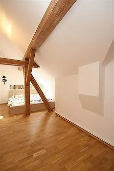 Riverside Apartments Prag 4*,
