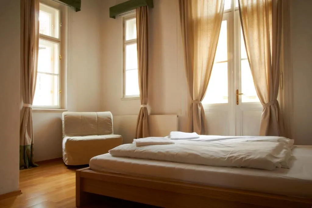Riverside Apartments Prag Hotel