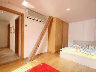 Riverside Apartments Прага