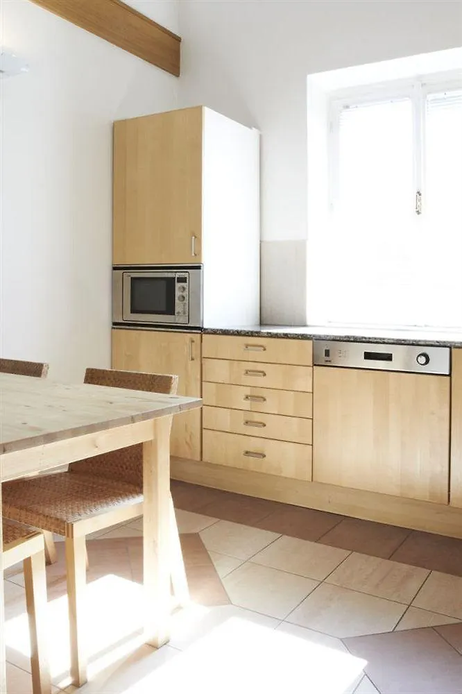 Riverside Apartments Прага Отель
