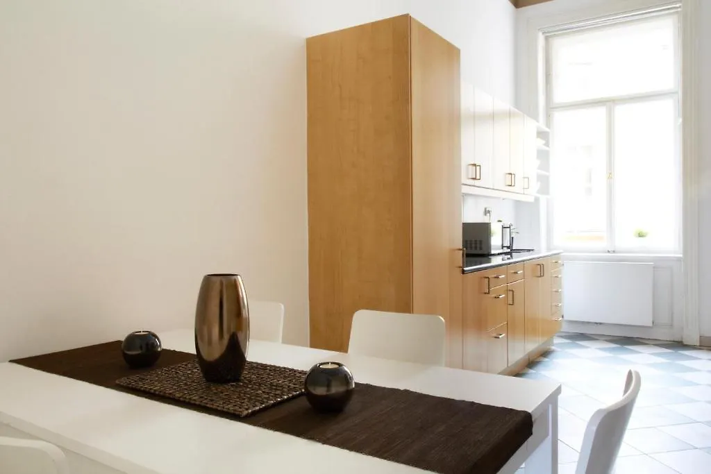 Riverside Apartments Прага Отель