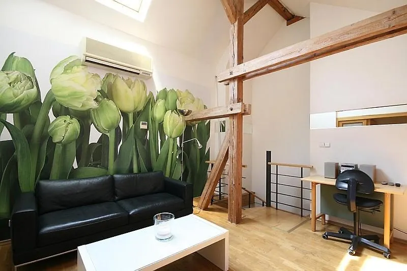 Riverside Apartments Прага Отель